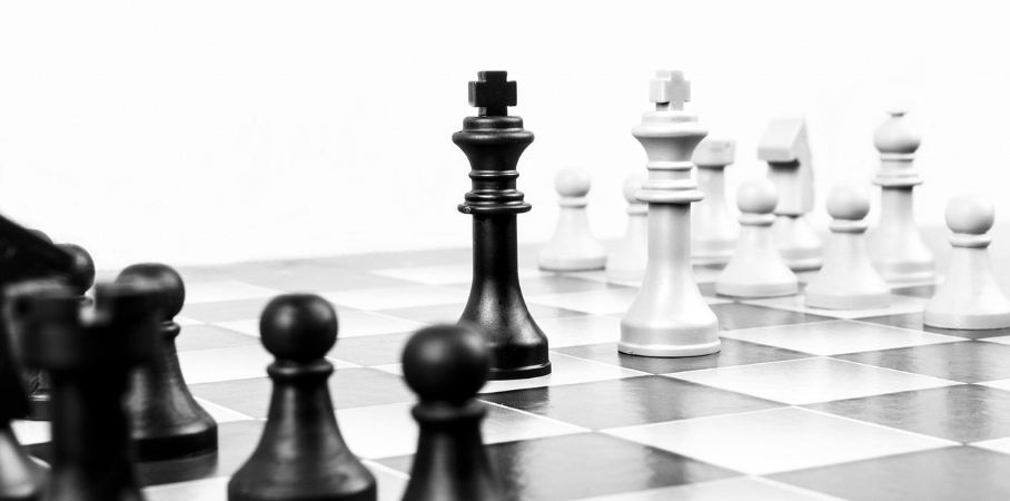 Game Theory: Strategies, Nash Equilibrium, and Real-World Applications Explained