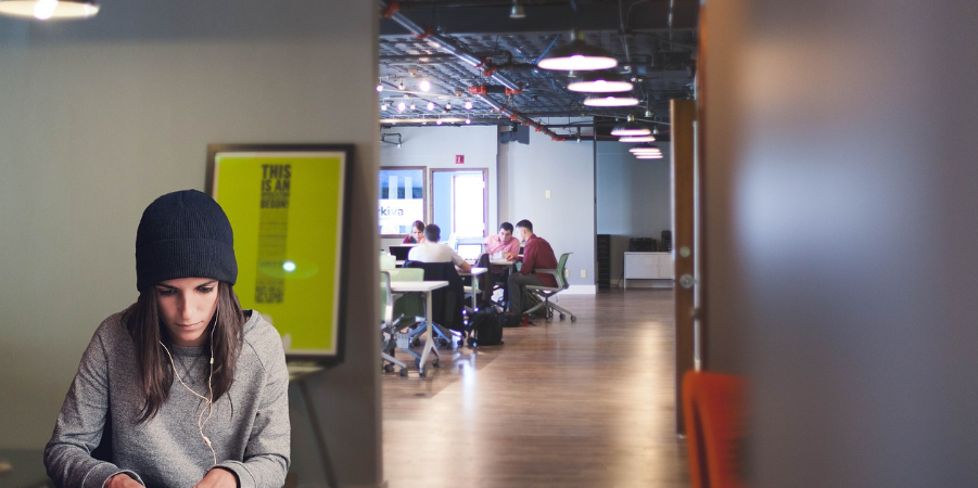 Fixed and Sunk Costs in Business: Definitions, Practical Examples, and Core Differences