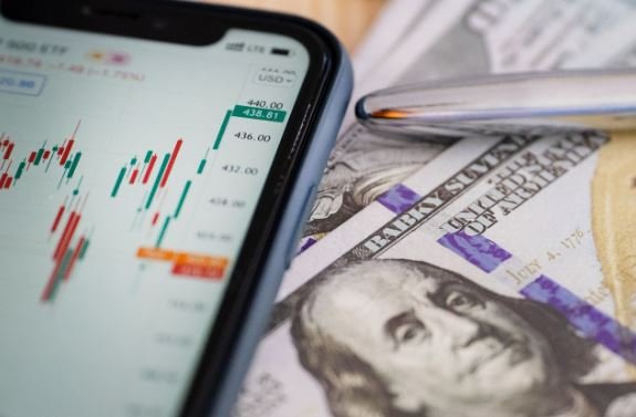 What Funding Gaps Really Mean for Businesses and Public Institutions